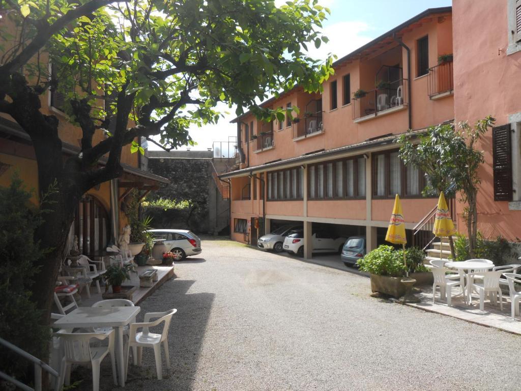 Albergo Giardino Toscolano Maderno Exterior photo