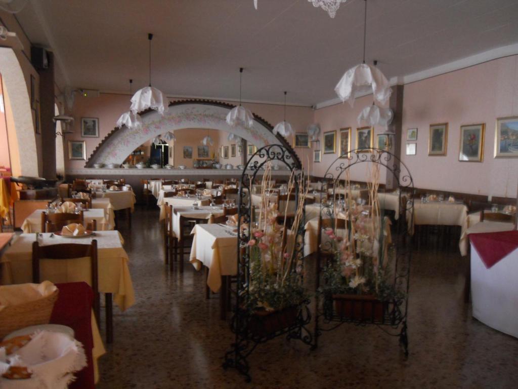 Albergo Giardino Toscolano Maderno Exterior photo