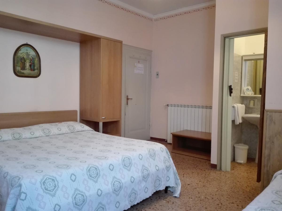 Albergo Giardino Toscolano Maderno Exterior photo