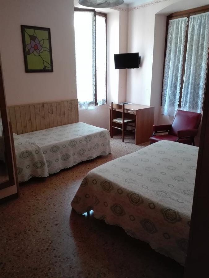 Albergo Giardino Toscolano Maderno Exterior photo