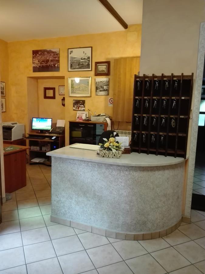 Albergo Giardino Toscolano Maderno Exterior photo
