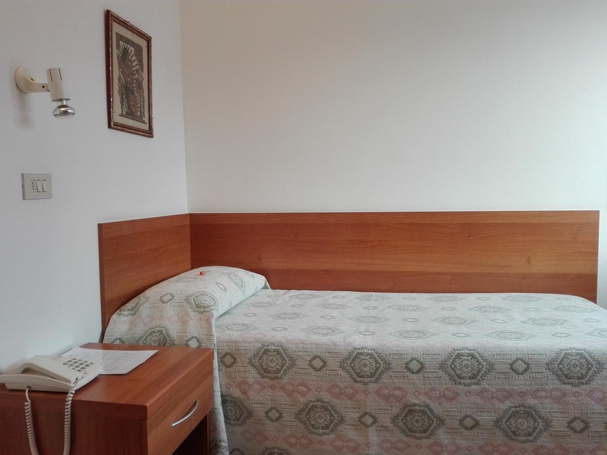 Albergo Giardino Toscolano Maderno Exterior photo
