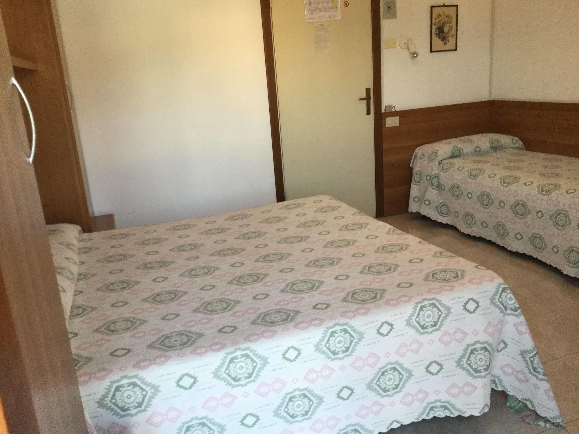 Albergo Giardino Toscolano Maderno Exterior photo